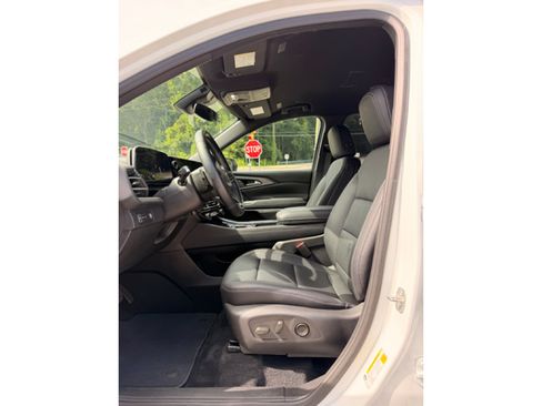 Used 2025 Chevrolet Traverse LT FWD image 7