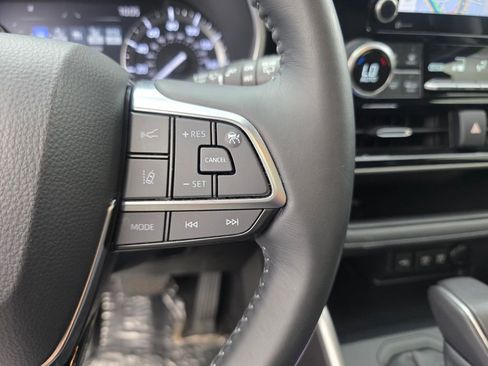 Used 2021 Toyota Highlander XLE FWD image 20