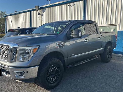 Used 2017 Nissan Titan SL image 1