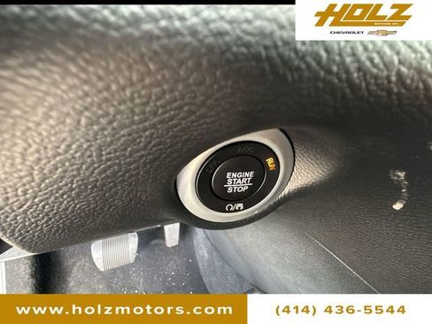 Used 2025 Chrysler Pacifica Select FWD image 16