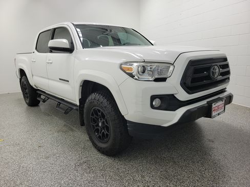 Used 2020 Toyota Tacoma SR5 RWD image 5