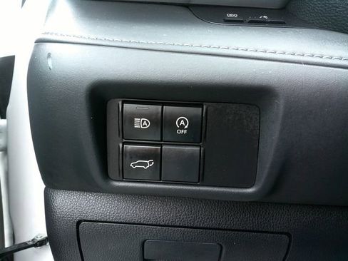 Used 2023 Toyota Highlander XLE image 19