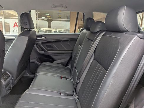 Used 2024 Volkswagen Tiguan SE image 28