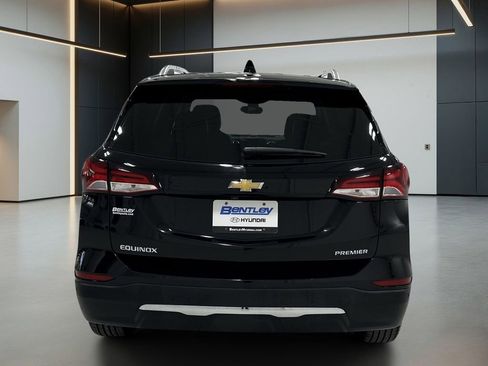 Used 2023 Chevrolet Equinox Premier FWD image 4