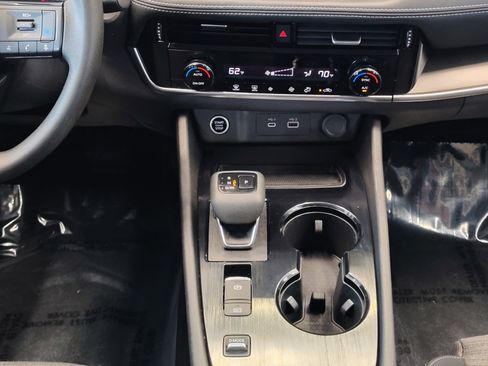 Used 2022 Nissan Rogue SV image 23