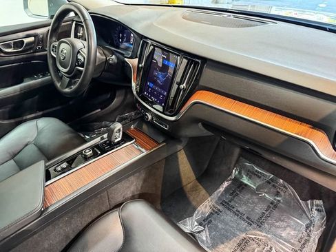 Used 2024 Volvo V60 B5 Cross Country Plus w/ Protection Package Premier image 28