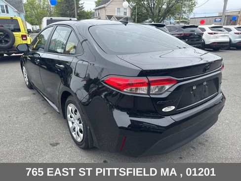 Used 2025 Toyota Corolla LE FWD image 6