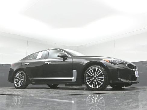 Used 2019 Kia Stinger Premium image 30