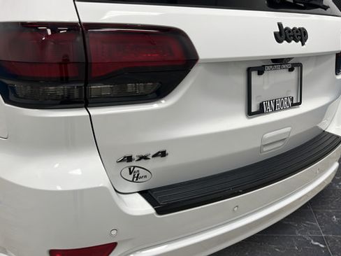 Used 2018 Jeep Grand Cherokee Altitude AWD/4WD image 38