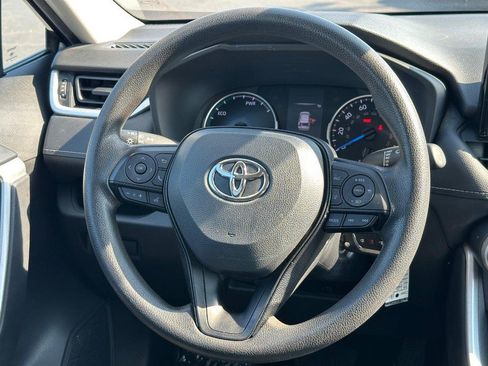 Used 2021 Toyota RAV4 LE AWD/4WD image 12