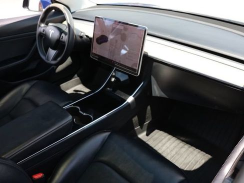 Used 2020 Tesla Model 3 Standard Range Plus RWD image 19