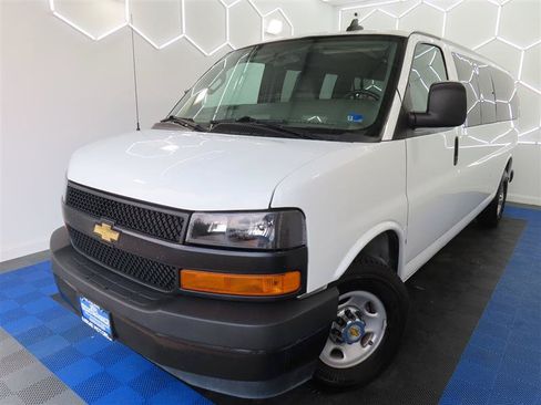 Used 2022 Chevrolet Express 3500 LS RWD image 4