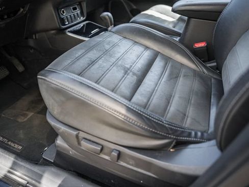 Used 2019 Mitsubishi Outlander SE AWD/4WD image 39