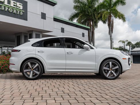 Used 2024 Porsche Cayenne Coupe AWD/4WD image 33