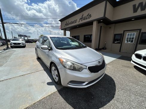 Used 2015 Kia Forte LX image 2