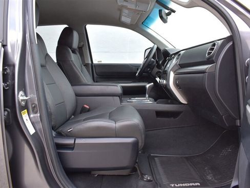 Used 2015 Toyota Tundra SR5 w/ TRD Off Road Package AWD/4WD image 31
