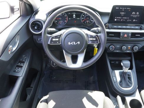 Certified 2023 Kia Forte LXS w/ LXS Technology Package FWD image 18