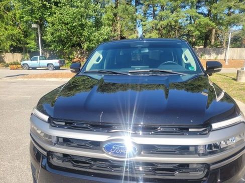 Used 2024 Ford Expedition XLT AWD/4WD image 2