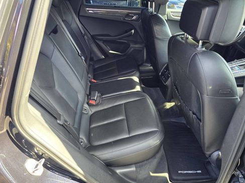 Used 2016 Porsche Macan S image 12