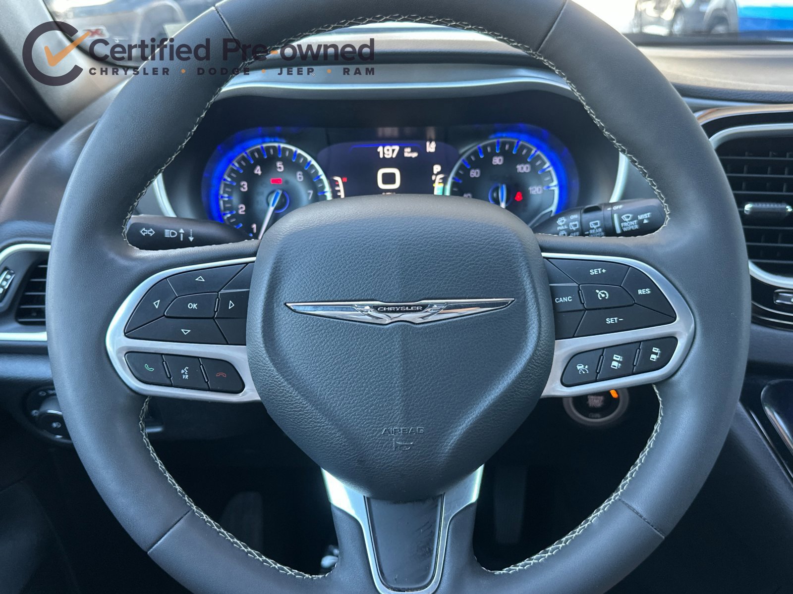 Used 2025 Chrysler Pacifica Select FWD image 25