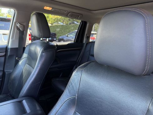 Used 2015 Toyota Highlander Limited Platinum AWD/4WD image 14