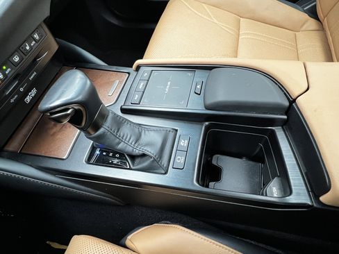 Used 2022 Lexus ES 300h Ultra Luxury image 29