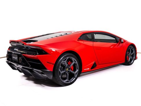 Used 2021 Lamborghini Huracan EVO RWD image 5