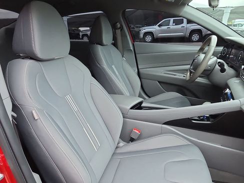 Used 2022 Hyundai Elantra SEL w/ Convenience Package FWD image 17