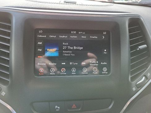 Used 2019 Jeep Cherokee Latitude Plus image 13