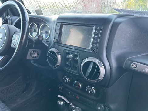 Used 2012 Jeep Wrangler Unlimited Sport AWD/4WD image 9