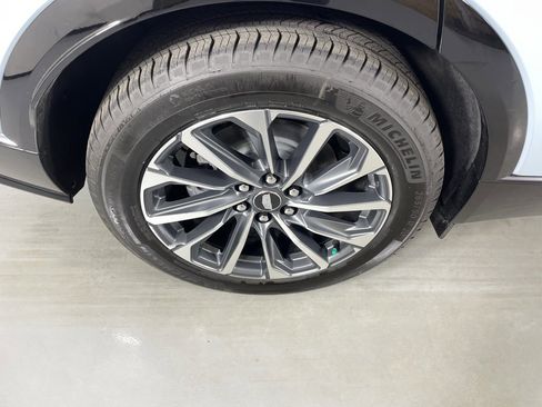 Used 2025 Cadillac Lyriq Sport image 12