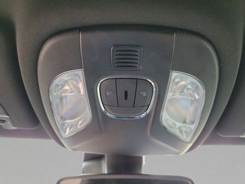 Used 2024 Jeep Compass Latitude image 32