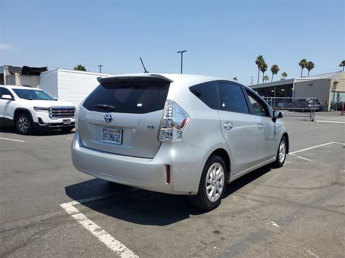 Used 2014 Toyota Prius V Two image 3