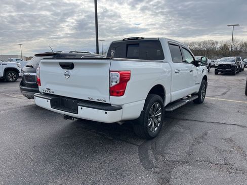 Used 2017 Nissan Titan SL w/ Chrome Package AWD/4WD image 4