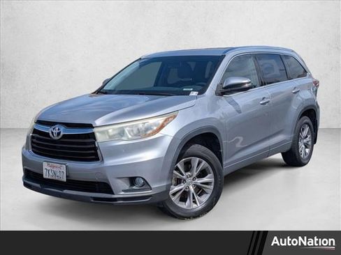 Used 2015 Toyota Highlander XLE AWD/4WD image 1