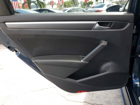 Used 2018 Volkswagen Passat 2.0T R-Line image 29