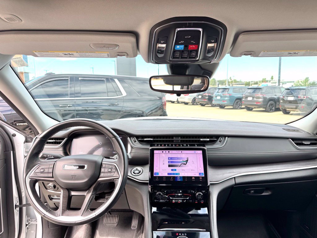 Used 2022 Jeep Grand Cherokee Limited AWD/4WD image 16