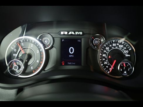 Used 2024 RAM 2500 Tradesman w/ Chrome Appearance Group image 19