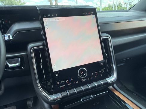 Used 2025 GMC Yukon Denali RWD image 20