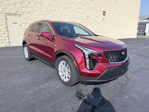 Used 2023 Cadillac XT4 Luxury w/ Cold Weather Package AWD/4WD image 7