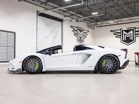 Used 2019 Lamborghini Aventador S image 13