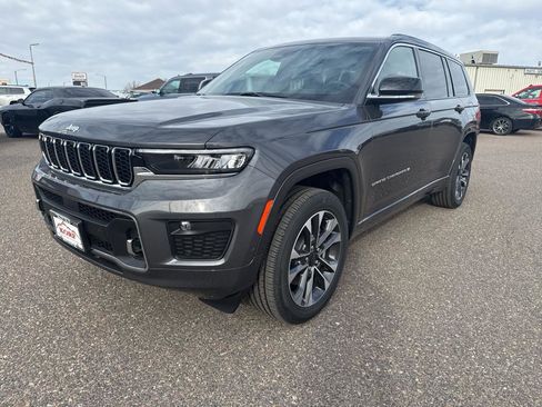 Used 2025 Jeep Grand Cherokee L Overland w/ Trailer Tow Package AWD/4WD image 30