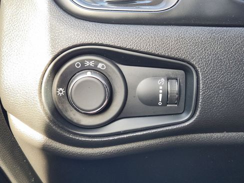 Used 2023 Jeep Renegade Latitude image 31