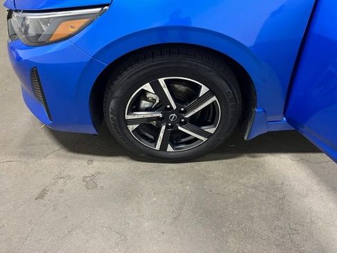 Used 2024 Nissan Sentra SV FWD image 30