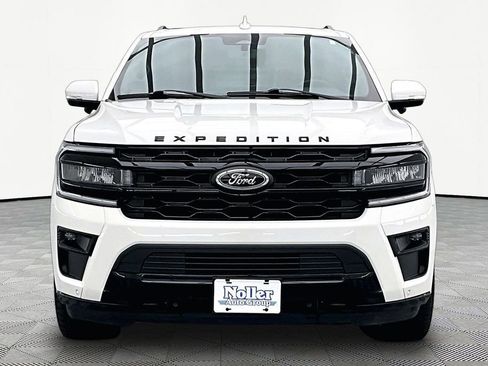 Used 2024 Ford Expedition Limited AWD/4WD image 3