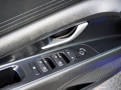 Certified 2024 Hyundai Elantra SEL FWD image 21