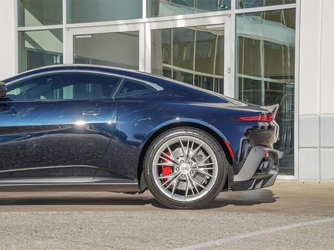 Used 2022 Aston Martin V8 Vantage Coupe image 14