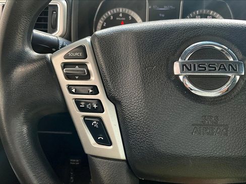 Used 2017 Nissan Titan SV image 18