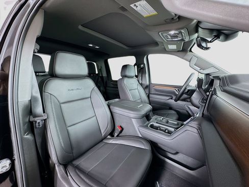 Used 2025 GMC Sierra 3500 Denali w/ Denali Reserve Package AWD/4WD image 31