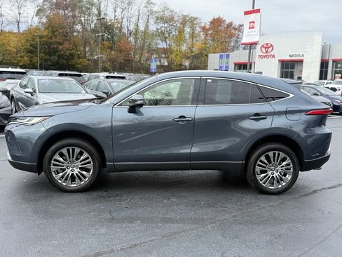 Certified 2022 Toyota Venza XLE image 3